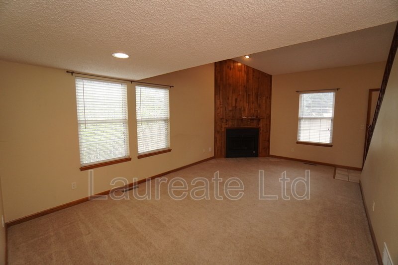 Spacious 2- Story Townhome end-unit In West Littleton!!! property image