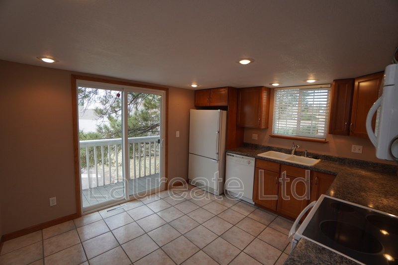 Spacious 2- Story Townhome end-unit In West Littleton!!! property image