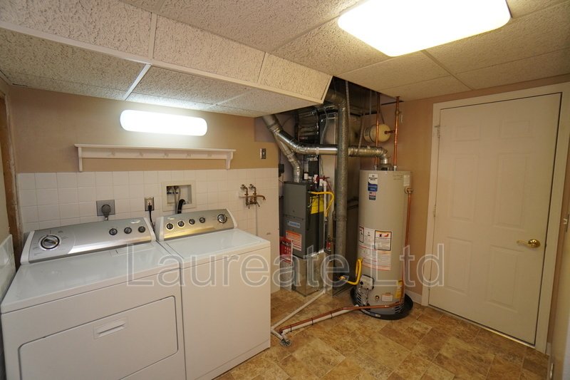 Spacious 2- Story Townhome end-unit In West Littleton!!! property image
