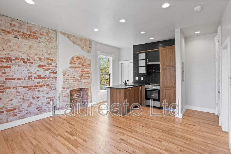 Meticulously renovated and one of a kind Historic Cheesman Park apartment building with modern amenities!! property image