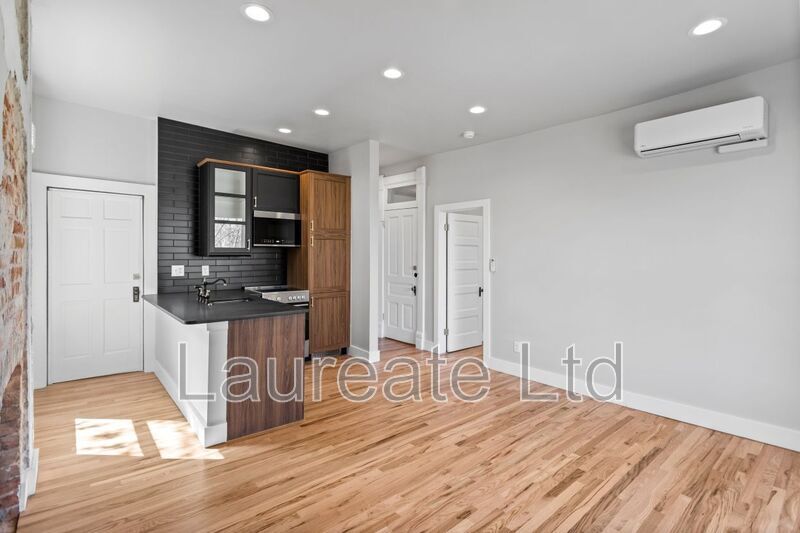 Meticulously renovated and one of a kind Historic Cheesman Park apartment building with modern amenities!! property image