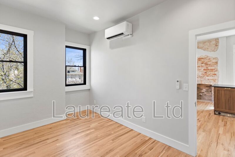 Meticulously renovated and one of a kind Historic Cheesman Park apartment building with modern amenities!! property image