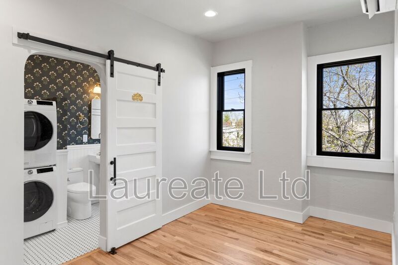 Meticulously renovated and one of a kind Historic Cheesman Park apartment building with modern amenities!! property image