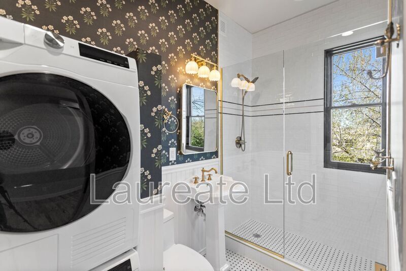 Meticulously renovated and one of a kind Historic Cheesman Park apartment building with modern amenities!! property image