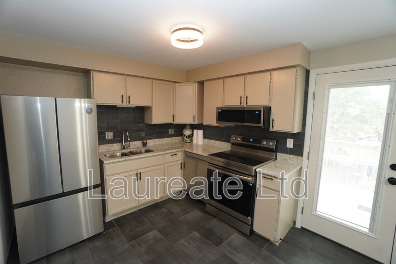 Spacious Updated 2 Story Townhome in Lakewood !! property image