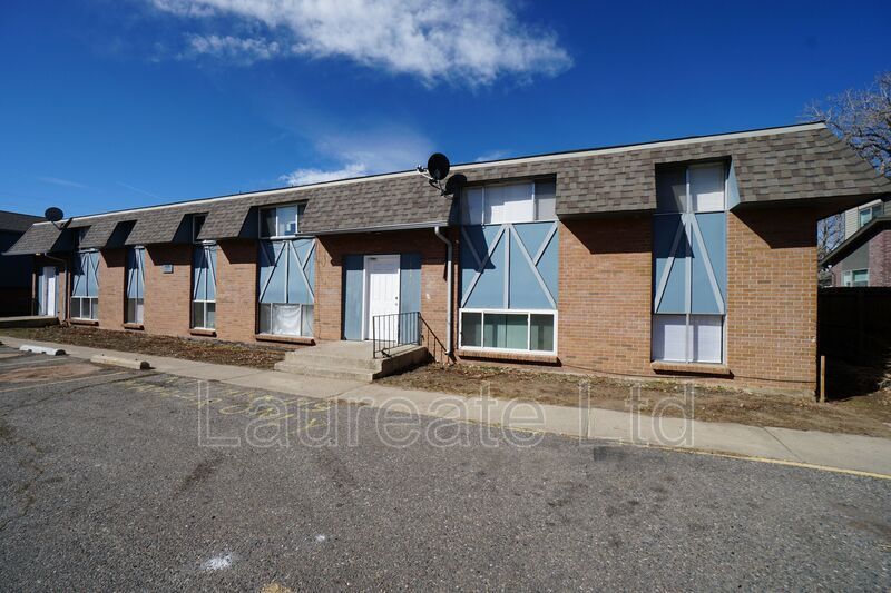 Large 2 bedroom 1 bathroom Upper level unit in 6-plex. property image