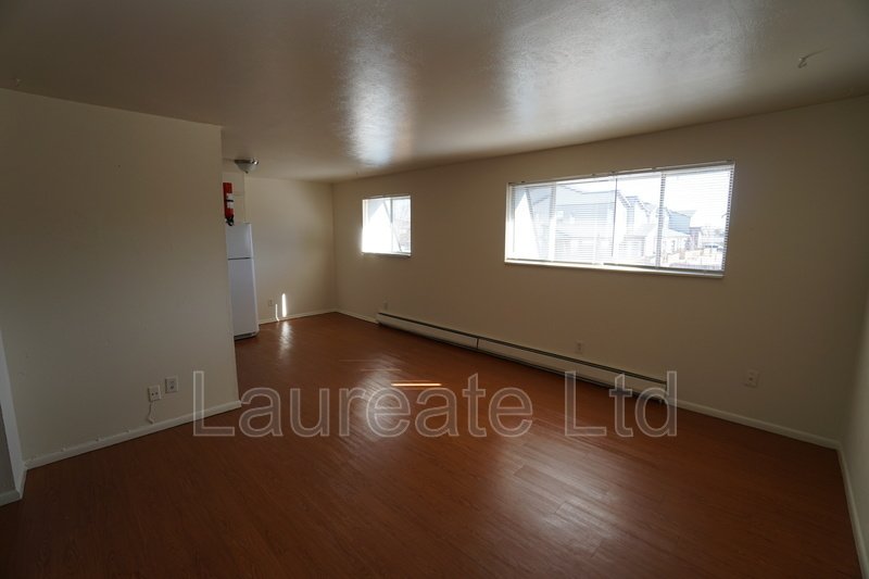 Large 2 bedroom 1 bathroom Upper level unit in 6-plex. property image