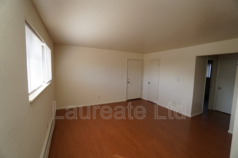 Large 2 bedroom 1 bathroom Upper level unit in 6-plex. property image