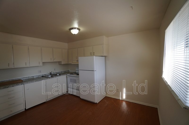 Large 2 bedroom 1 bathroom Upper level unit in 6-plex. property image