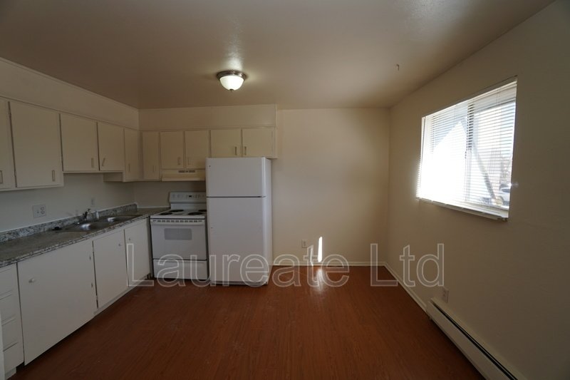 Large 2 bedroom 1 bathroom Upper level unit in 6-plex. property image