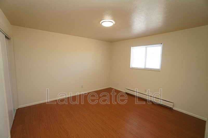Large 2 bedroom 1 bathroom Upper level unit in 6-plex. property image