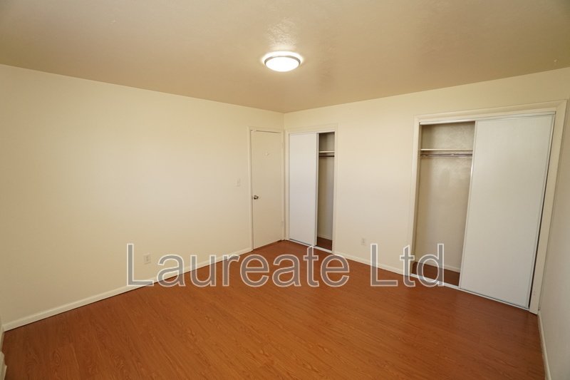 Large 2 bedroom 1 bathroom Upper level unit in 6-plex. property image