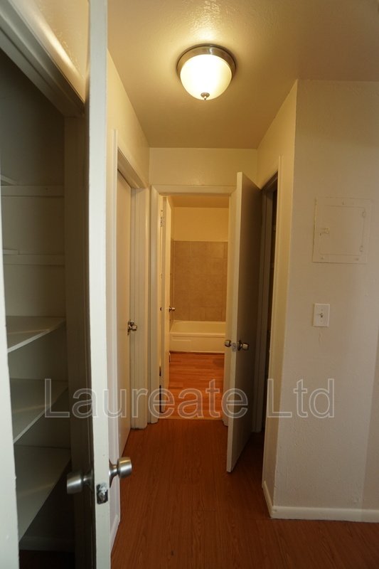 Large 2 bedroom 1 bathroom Upper level unit in 6-plex. property image