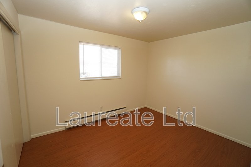 Large 2 bedroom 1 bathroom Upper level unit in 6-plex. property image