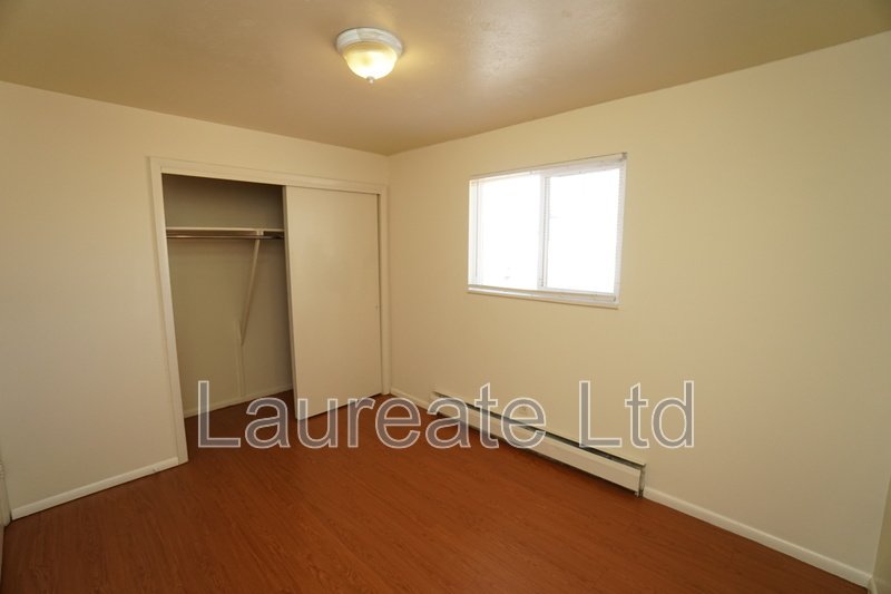 Large 2 bedroom 1 bathroom Upper level unit in 6-plex. property image