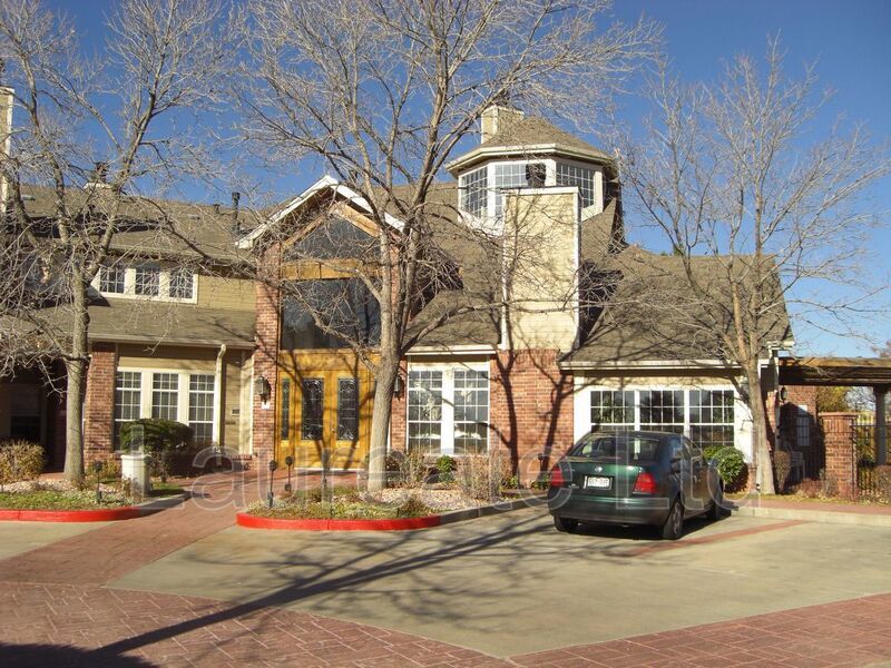 Spacious 1 bedroom Condo with serene lake views in SW Denver! property image