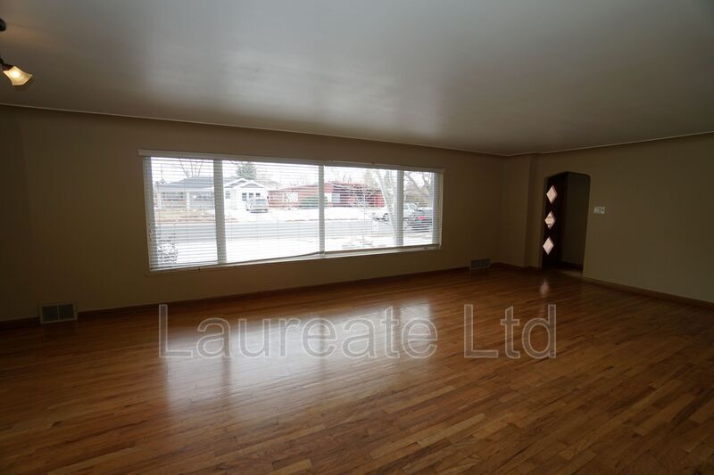 Sprawling 2 Bed 2 Bath Ranch in Mayfair Neighborhood!! property image