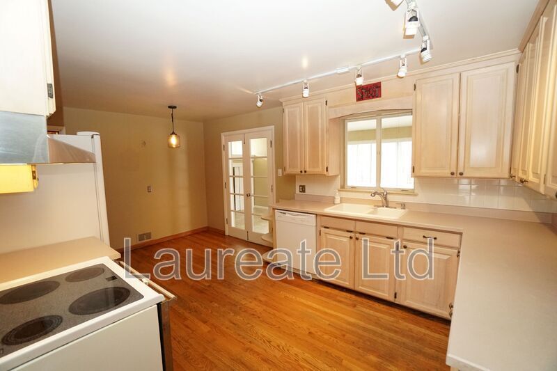 Sprawling 2 Bed 2 Bath Ranch in Mayfair Neighborhood!! property image