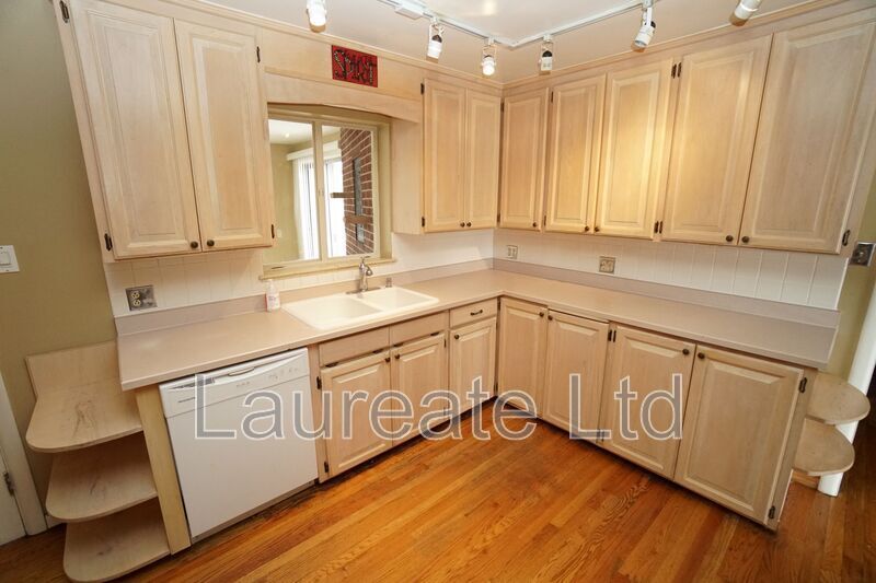 Sprawling 2 Bed 2 Bath Ranch in Mayfair Neighborhood!! property image