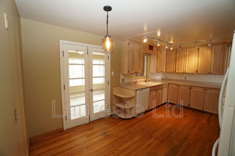 Sprawling 2 Bed 2 Bath Ranch in Mayfair Neighborhood!! property image