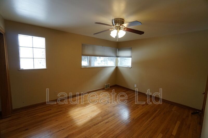 Sprawling 2 Bed 2 Bath Ranch in Mayfair Neighborhood!! property image