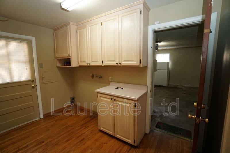 Sprawling 2 Bed 2 Bath Ranch in Mayfair Neighborhood!! property image