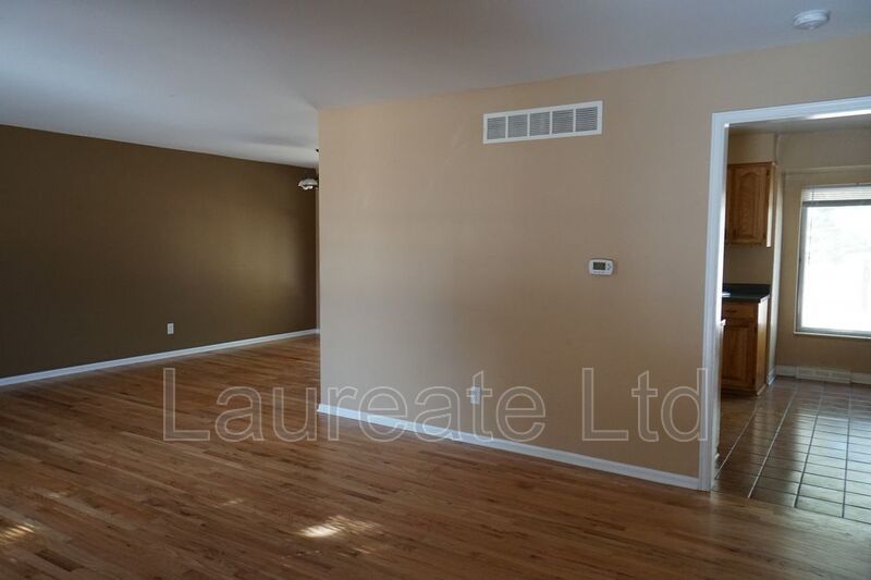 Spacious 4 Bedroom 3 Bathroom with Finished Basement in Aurora! property image