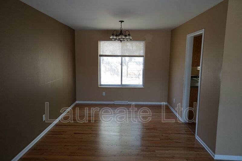 Spacious 4 Bedroom 3 Bathroom with Finished Basement in Aurora! property image