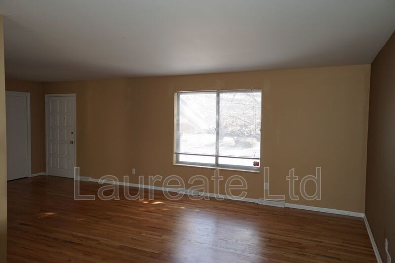Spacious 4 Bedroom 3 Bathroom with Finished Basement in Aurora! property image