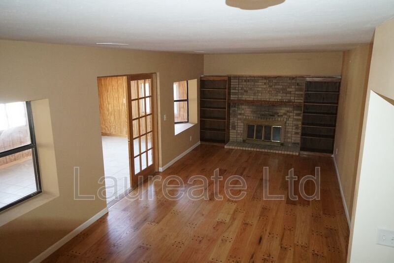 Spacious 4 Bedroom 3 Bathroom with Finished Basement in Aurora! property image