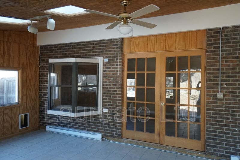 Spacious 4 Bedroom 3 Bathroom with Finished Basement in Aurora! property image