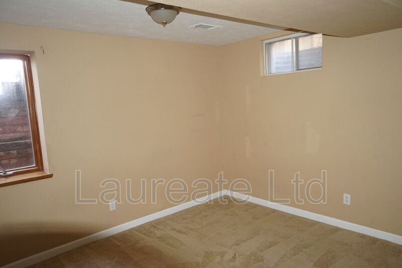 Spacious 4 Bedroom 3 Bathroom with Finished Basement in Aurora! property image