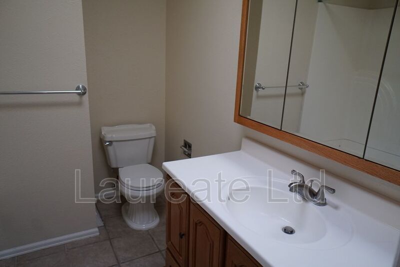 Spacious 4 Bedroom 3 Bathroom with Finished Basement in Aurora! property image