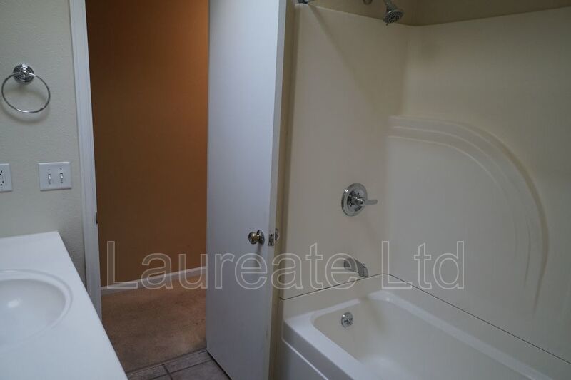 Spacious 4 Bedroom 3 Bathroom with Finished Basement in Aurora! property image