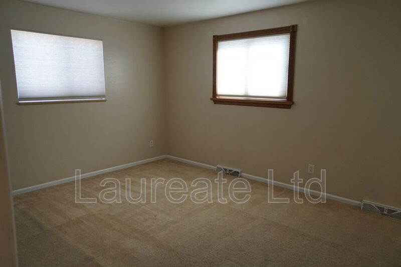 Spacious 4 Bedroom 3 Bathroom with Finished Basement in Aurora! property image