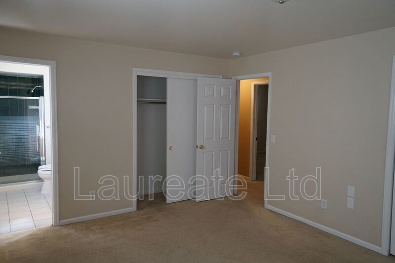 Spacious 4 Bedroom 3 Bathroom with Finished Basement in Aurora! property image
