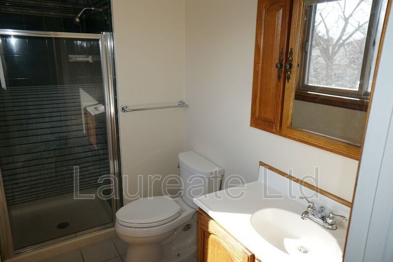 Spacious 4 Bedroom 3 Bathroom with Finished Basement in Aurora! property image
