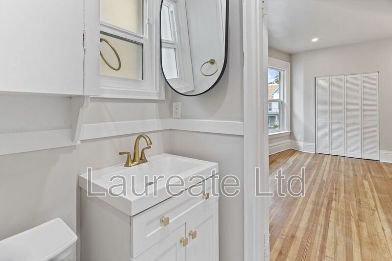Beautifully Remodeled 1 Bedroom Unit in the Heart of Cap Hill!!! property image