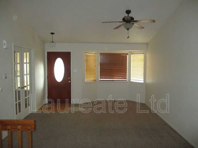 Large 3 Bedroom 2 bathroom in Henderson - MUST SEE! property image
