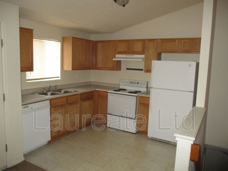 Large 3 Bedroom 2 bathroom in Henderson - MUST SEE! property image