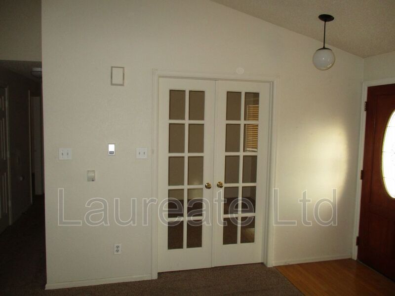 Large 3 Bedroom 2 bathroom in Henderson - MUST SEE! property image