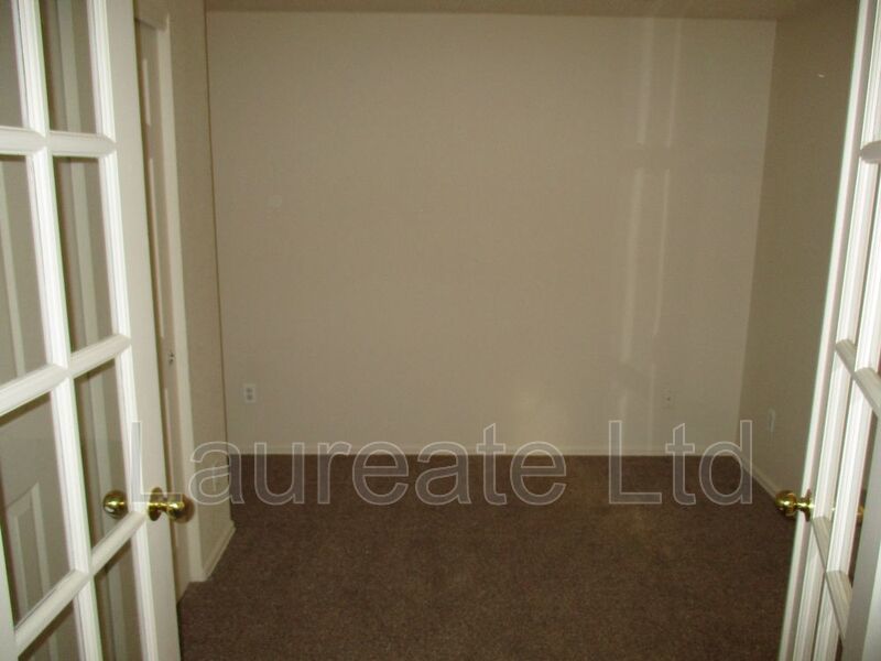Large 3 Bedroom 2 bathroom in Henderson - MUST SEE! property image