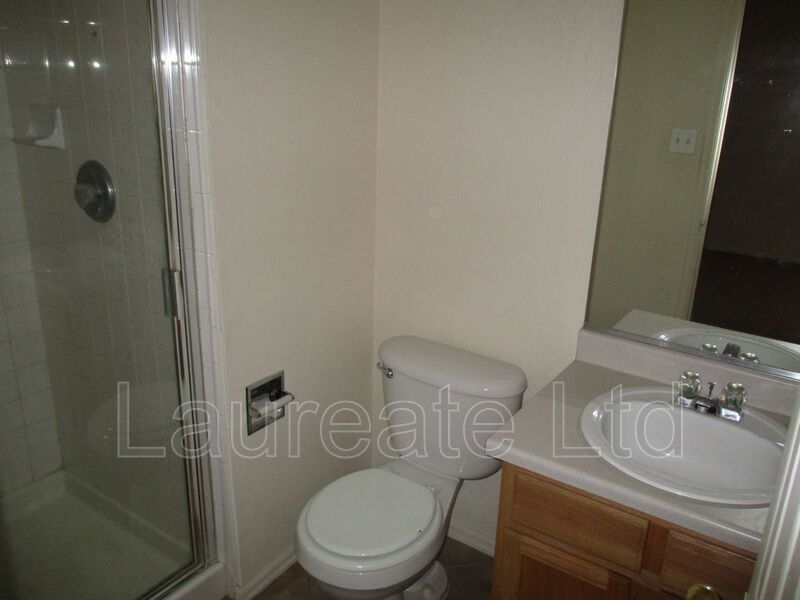 Large 3 Bedroom 2 bathroom in Henderson - MUST SEE! property image