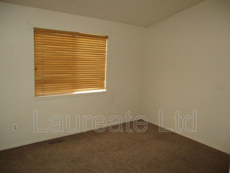 Large 3 Bedroom 2 bathroom in Henderson - MUST SEE! property image