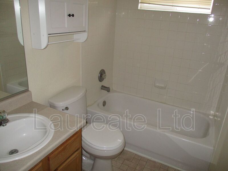 Large 3 Bedroom 2 bathroom in Henderson - MUST SEE! property image