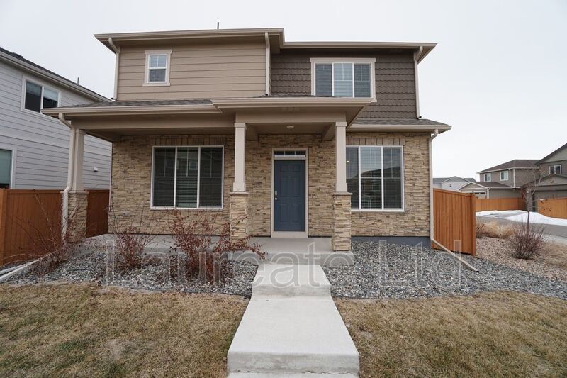 Beautiful 4BD 3BA 2-story home with open layout! property image