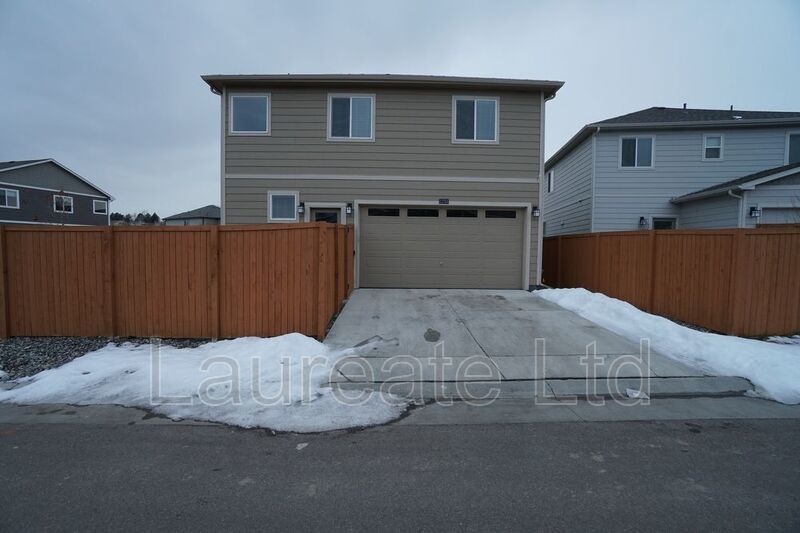 Beautiful 4BD 3BA 2-story home with open layout! property image