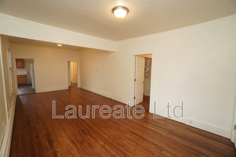 Spacious 3 Bd Upper Unit of Duplex in Aurora! property image