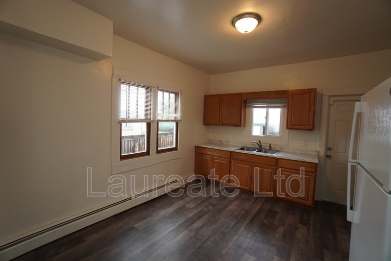 Spacious 3 Bd Upper Unit of Duplex in Aurora! property image