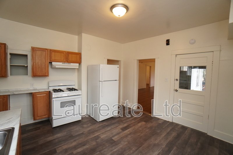Spacious 3 Bd Upper Unit of Duplex in Aurora! property image